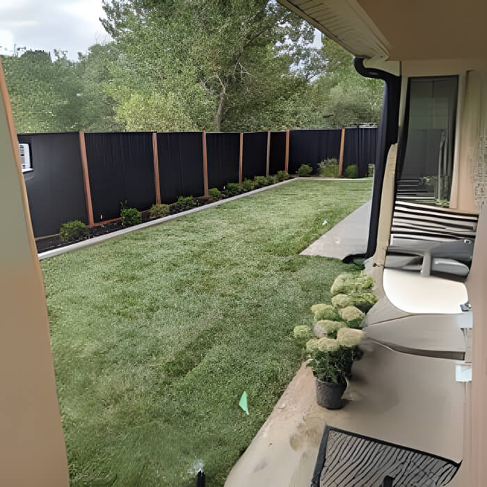 black-fence-img